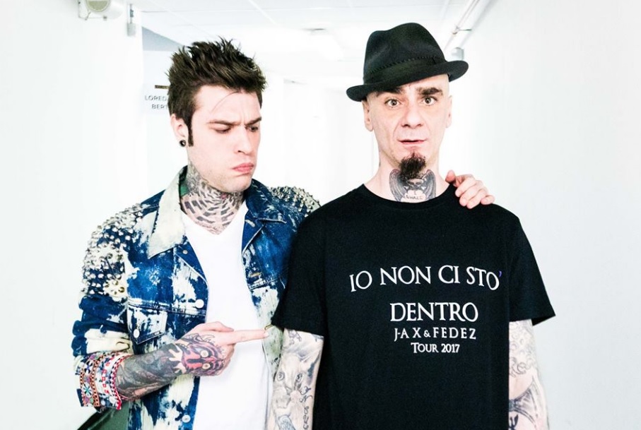 J-Ax a Chef Rubio: “Sparati”. Aveva osato criticare l’amico Fedez