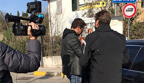 Gabriel Garko ‘investe’ Valerio Staffelli per evitare la consegna del tapiro d’oro