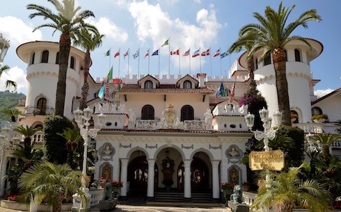 Il Boss delle Cerimonie diventa Il Castello delle Cerimonie dopo la morte di Don Antonio