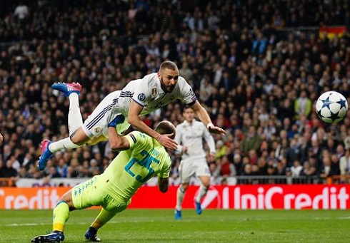 Champions League 2017: è la notte di Napoli-Real Madrid. Per i non abbonati a Premium serata di coppa su Rete 4