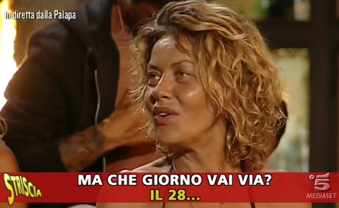 Isola dei Famosi 2017: Eva Grimaldi sa già quando uscirà? Striscia la Notizia solleva il caso