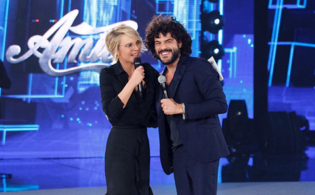 Ballando sfida Amici: riuscirà a Milly lo scherzetto del 1° aprile?