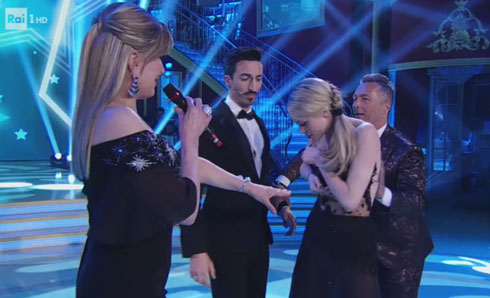 Martina Stella scapezzola a Ballando con le Stelle 2017 – Foto