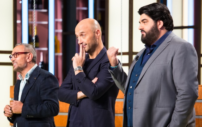 Celebrity MasterChef: senza Cracco ci si sazia lo stesso