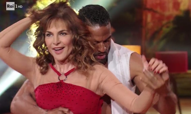Giuliana De Sio: “Ho sbroccato proprio”. E sulla esibizione a Ballando: “Era sexy e mi ero anche un po’ eccitata”