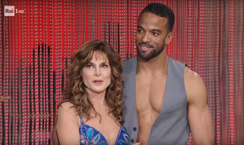Ballando con le Stelle 2017, De Sica alla De Sio: “Trasmissione noiosa e cafona. Era meglio se non avessi partecipato”. Sui social: “E tu di roba cafona te ne intendi”