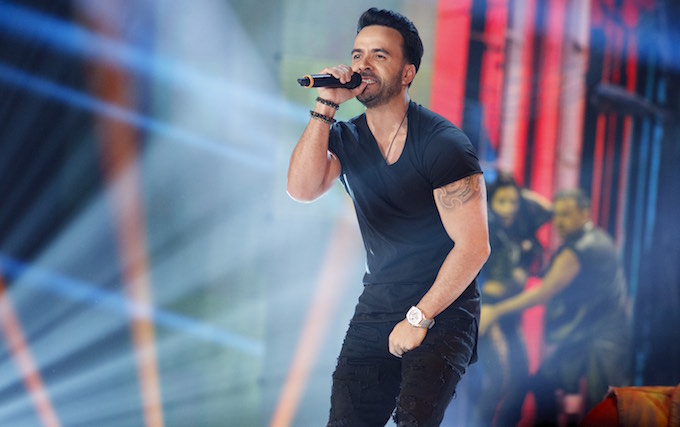 Ascolti TV | Sabato 15 aprile 2017. Amici al 19.73%, Ballando al 16.65%. Bene Ulisse (9.33%). Iris all’1.46% nelle 24h con la maratona Totò