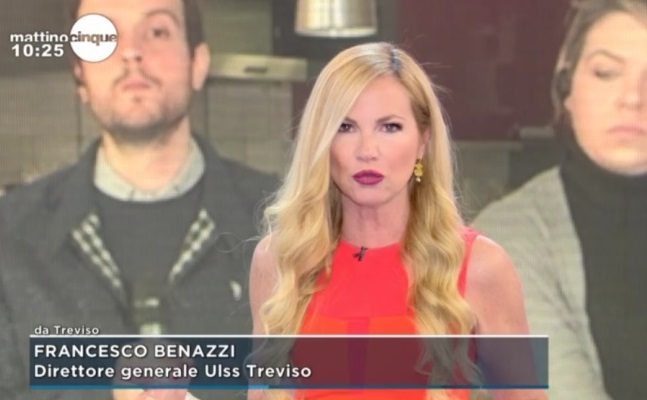 Mattino 5, vaccini somministrati per finta: la Panicucci si infervora aizzata dalla Mussolini