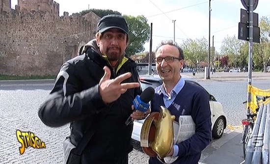 Striscia la Notizia: tapiro a Benigni