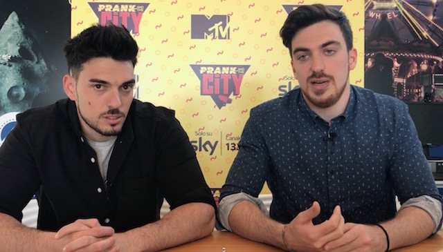 I theShow a DM: Prank and the City si propone di fotografare il cuore dell’Italia inquadrandone il culo (video)