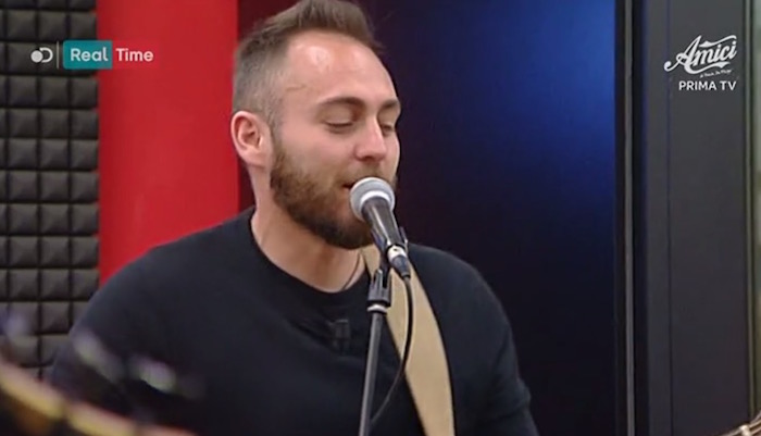 Amici 2017, daytime 1-2 maggio. Andrea Cardillo (prima edizione) e Stash nella scuola