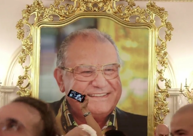 Il Boss delle Cerimonie: quando la morte diventa uno show imbarazzante