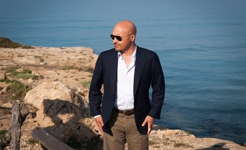 Programmi TV di stasera, lunedì 1° Maggio 2017. Su Rai1 ultimo appuntamento con le repliche de Il Commissario Montalbano