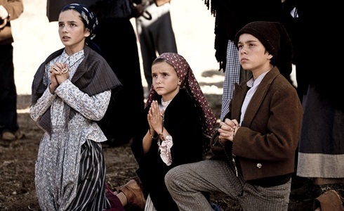 Programmi TV di stasera, domenica 14 maggio 2017. Su Canale5 «Il Miracolo di Fatima»