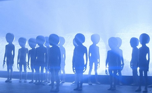 Programmi TV di stasera, venerdì 12 maggio 2017. Su Rai3 «Incontri ravvicinati del terzo tipo»