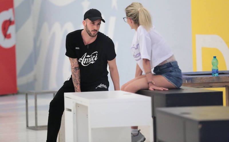 Amici 2017, daytime 25 maggio. Sebastian si trasferisce dai Blu