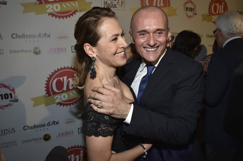 Alfonso Signorini vs Barbara D’Urso: «Quando passi 7 giorni su 7 in uno studio tv corri il rischio di avere seri problemi di connessione con la realtà»