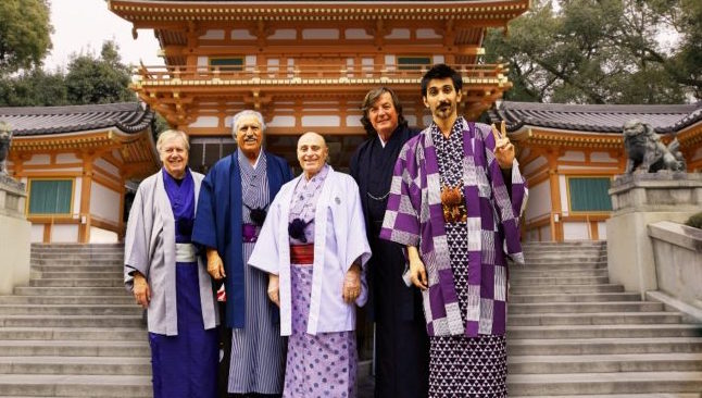 Meglio tardi che mai: su Rai 2 arriva il «Pechino Express in versione Over». Ecco il cast