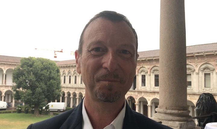 Amadeus: «Non temo fuori onda di Striscia. Tv8 fa un programma simile a I Soliti Ignoti? Non lo penso come un competitor»