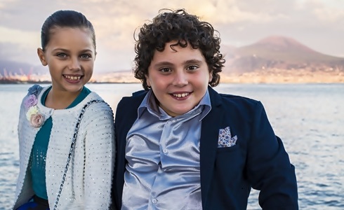 Programmi TV di stasera, lunedì 5 Giugno 2017. Su Rai2 «Troppo Napoletano»