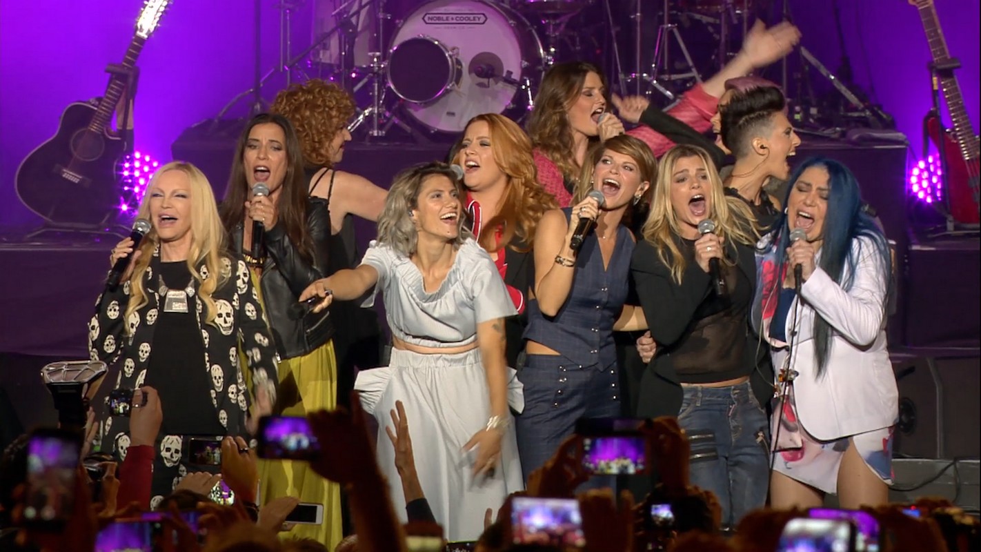 Programmi TV di stasera, 1 agosto 2017. Canale5 ripropone «Amiche in Arena»