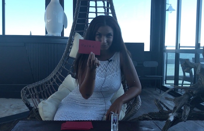 Elettra Lamborghini gioca con i suoi «tormentoni»