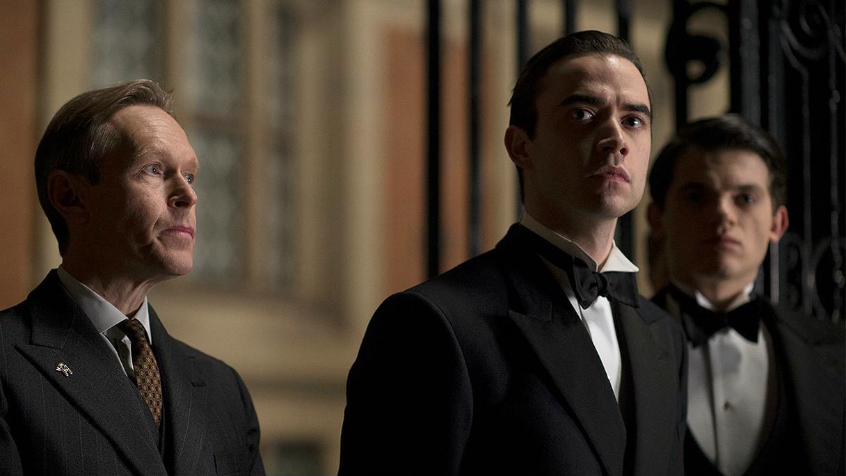 The Halcyon: su Rai 1 la serie britannica che racconta l’amore, gli scandali e la guerra negli anni ’40