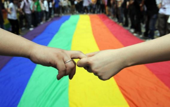 Adesso Sì: Rai 2 parla di unioni civili col ‘copia e incolla’