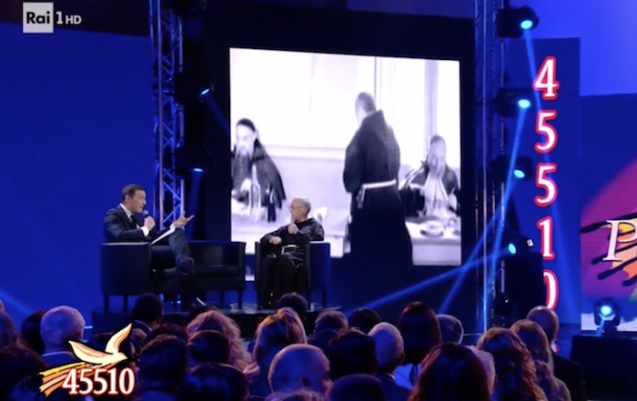 Ascolti TV | Sabato 8 luglio 2017. Ciao Darwin in replica (16.54%) batte Una Voce per Padre Pio (12.13%). Totò, Peppino e la Malafemmina 6.43%. La7 al 4.25% con Barnaby