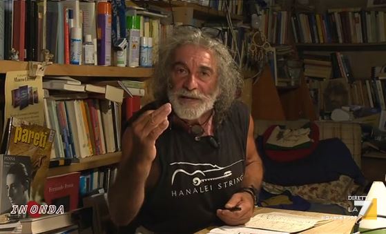 In Onda, Mauro Corona spietato con Telese e Parenzo: «Non capite un caz*o! Non venite a fare i buonisti di merd@. Vi sculaccio!»