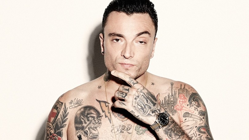 Gue Pequeño e il video piccante: Pro e Contro