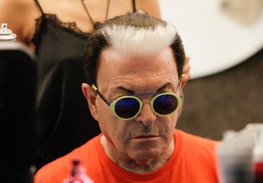 Grande Fratello Vip 2017, giorno 14. Malgioglio accusa gli stazionati di essere maleducati, poi balla con scopa e paletta – Video