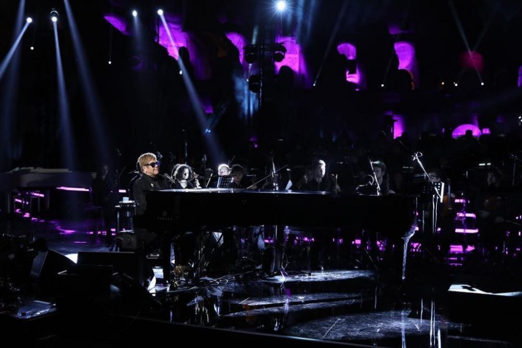 Colosseo di Roma, Andrea Bocelli Show: su Rai 1 l’evento benefico condotto da Milly Carlucci. Cast stellare: ecco gli ospiti