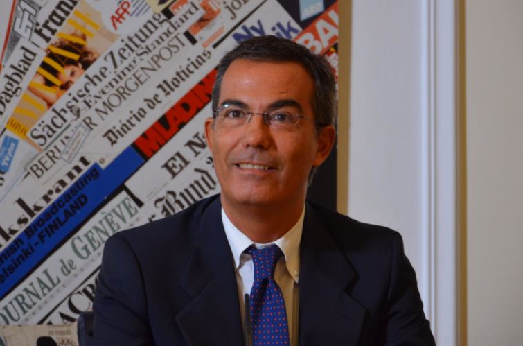 Giovanni Floris: «Farei un appello per avere la Gabanelli a La7». Torna diMartedì con la copertina di Gene Gnocchi