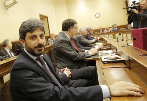 Vigilanza Rai: approvata la risoluzione contro il conflitto d’interessi degli agenti delle star. Ecco cosa prevede