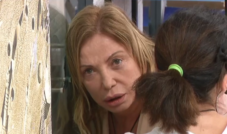 Grande Fratello Vip 2017, giorno 4. Rubati i reggiseni di Carmen Di Pietro dal congelatore. Izzo vs Malgioglio – Video