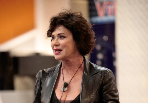 Grande Fratello Vip 2017, giorno 36. Corinne Cléry: «Serena Grandi non mi ama, ma è un problema suo»