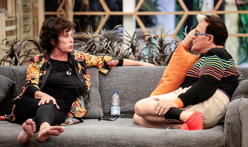 Grande Fratello Vip 2017, giorno 37. Corinne parla ancora di Serena Grandi: «Mi correva dietro e mi voleva menare. Ma che corri che non ce la fai?!» – Foto