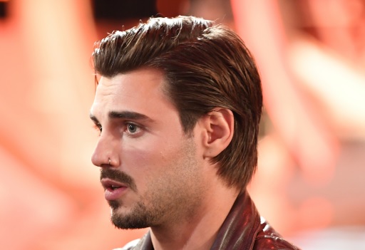 GF Vip 2017. Urla in piena notte fuori dalla Casa: “E’ successo un casino fuori!”. Era Francesco Monte con un megafono?