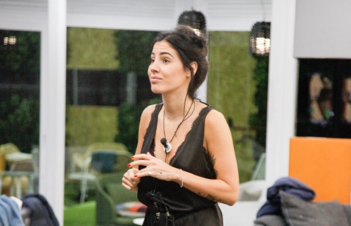 Grande Fratello Vip 2017, giorno 42. Per Giulia il vulcano più alto d’Europa sta in America, Aida conosce la «prova del 69»