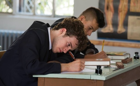 Programmi TV di stasera, martedì 17 ottobre 2017. Su Rai2 ultimo appuntamento con Il Collegio