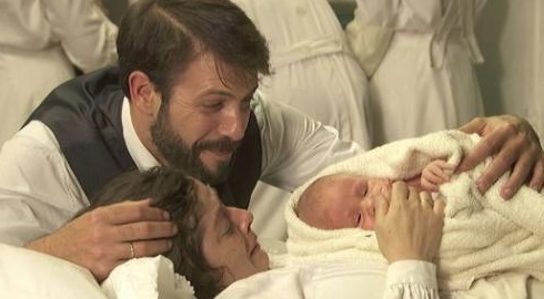 Il Segreto: Candela (non) muore nel dare alla luce suo figlio – Anticipazioni