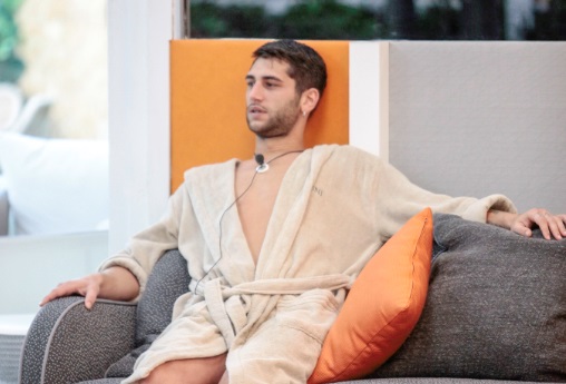 Grande Fratello Vip 2017, giorno 38. Jeremias vuole abbandonare: «Non mi diverto più. Che ca**o devo stare a fare qua?» – Foto