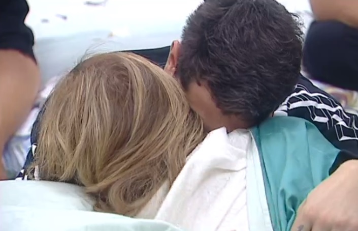 Grande Fratello Vip 2017, giorno 25. Simona piange e vuole andarsene, Jeremias la consola e Malgioglio organizza Il Ballo delle Vergini