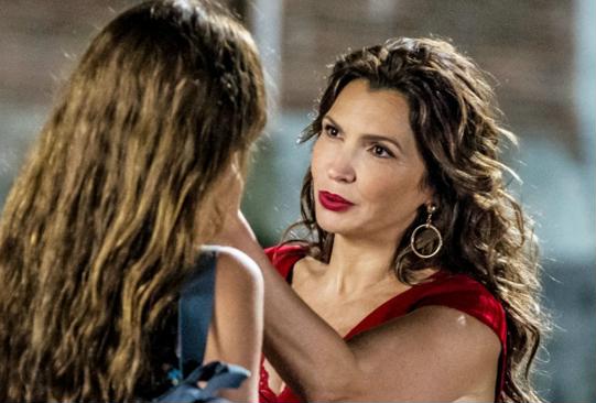 Sirene: un racconto fumettistico e confuso, audace ma senza pretese