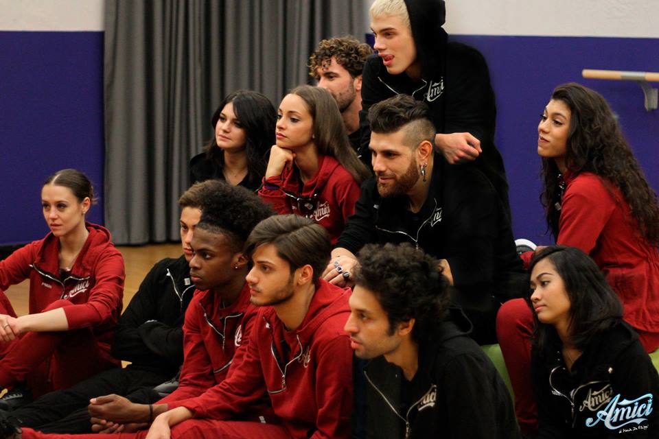 Amici 17, daytime 20 novembre. Gli allievi vengono suddivisi in due squadre: Fuoco e Ferro