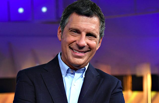 Fabrizio Frizzi torna a scrivere sui social: «Cari Amici, combatto per riprendermi»