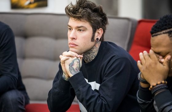 X Factor 2017: doppia esibizione e doppia eliminazione nel sesto live. Fedez e Levante a rischio. Ecco i brani scelti