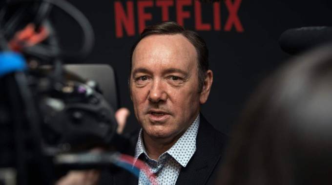 House of Cards 6: sospese le riprese per lo scandalo di Kevin Spacey. Si proseguirà con la morte di Underwood?