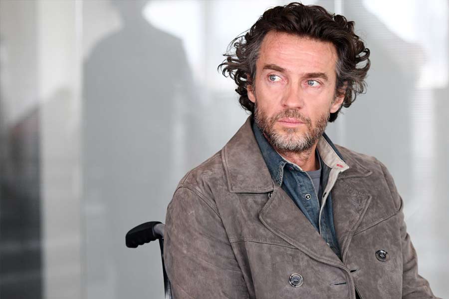 La Strada di Casa: Alessio Boni emoziona, la storia è forte e coinvolge